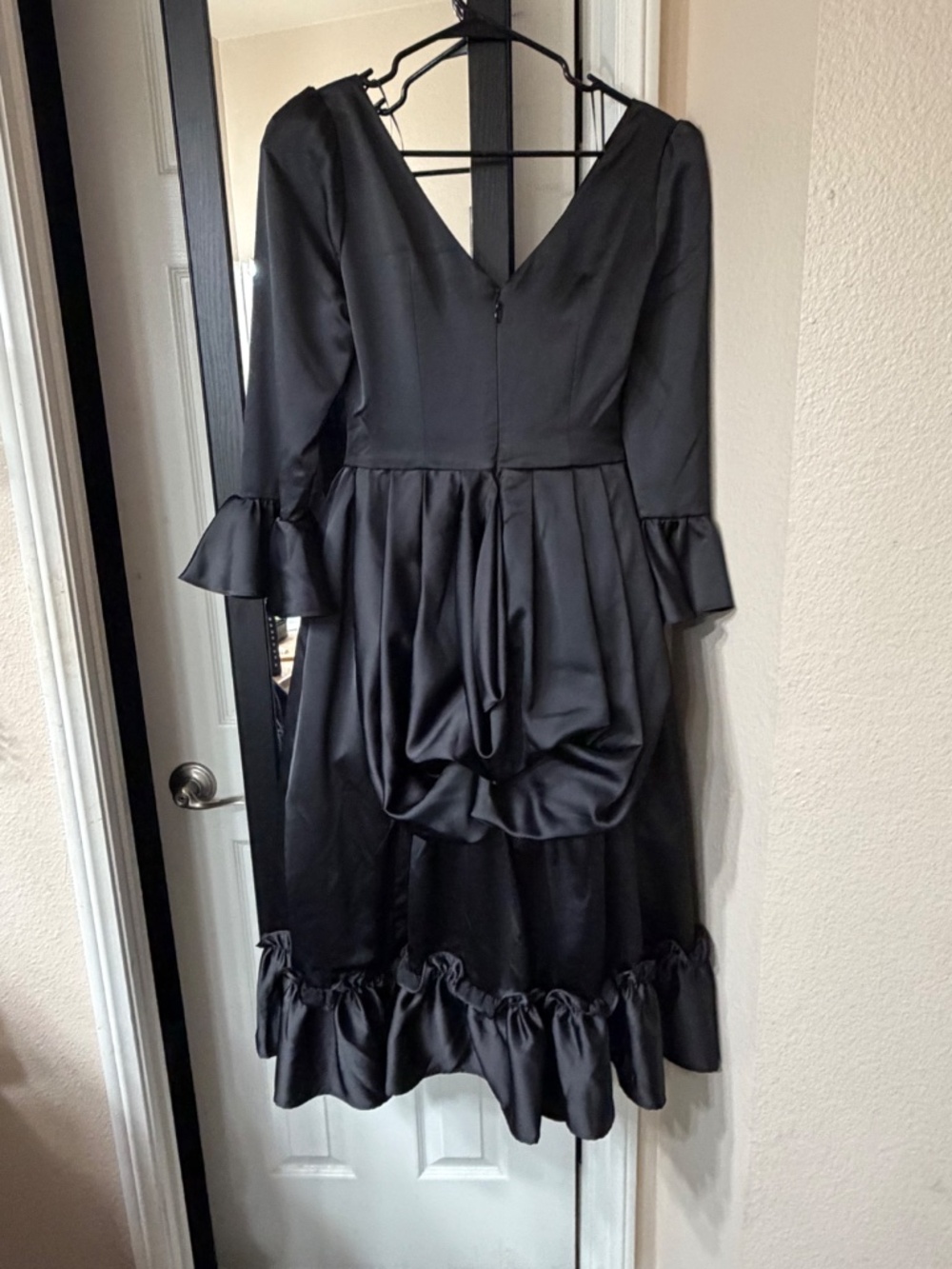 La Femme en Noir Dark Romance Satin Bustle Dress in Black Size S - Picture 2 of 3